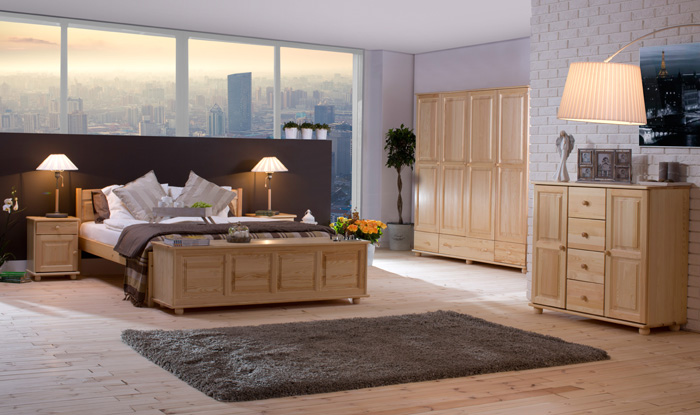 Jak zaaranżować wystrój sypialni, aby podkreślić piękno litego drewna?